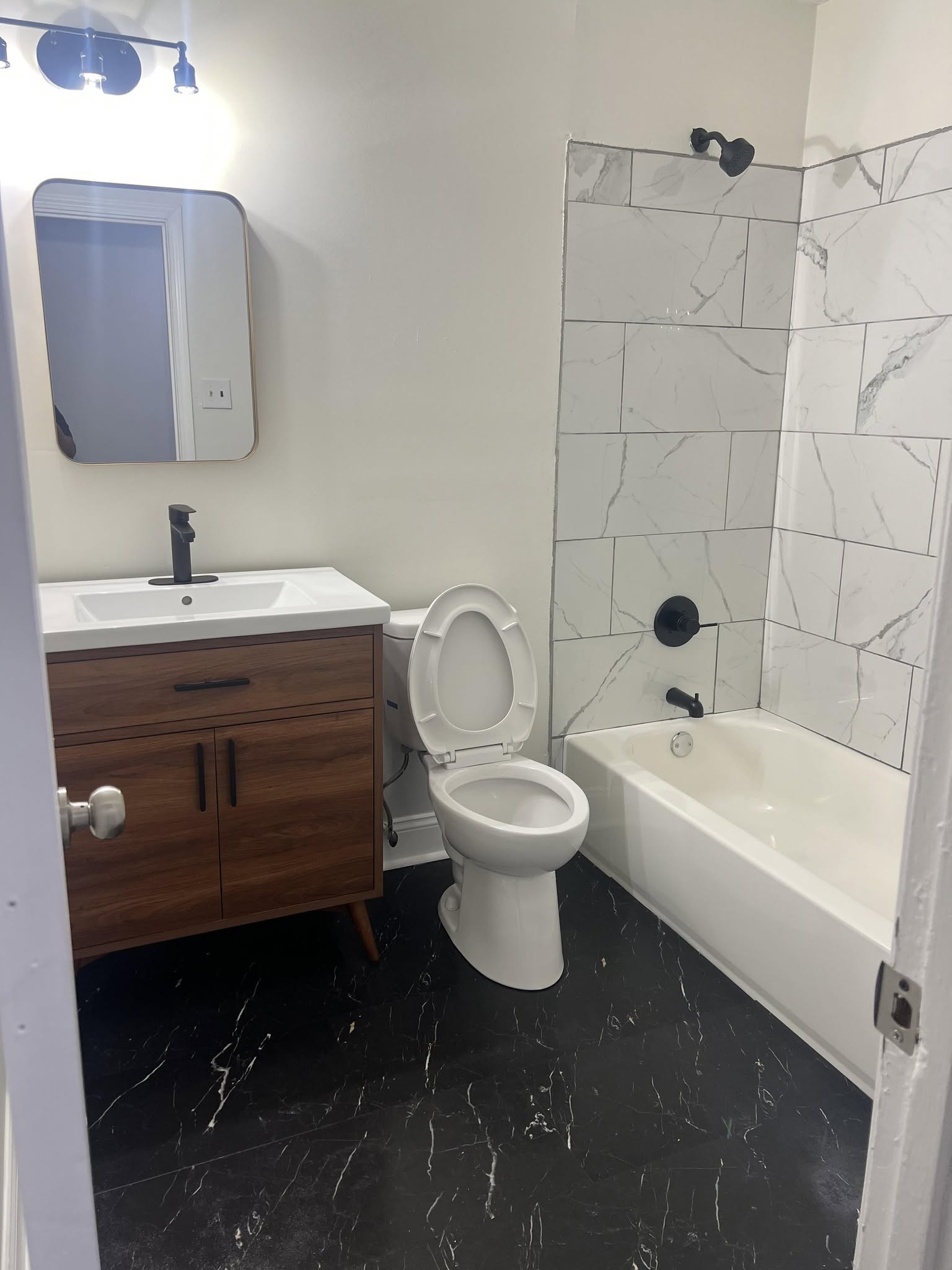 Lee's Unique Cleaning Services at work in Augusta, GA